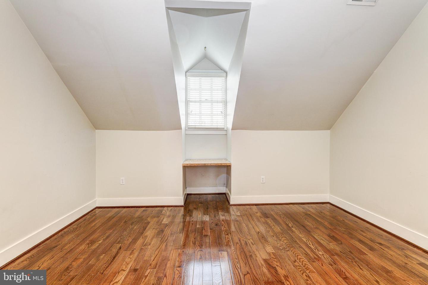 1724 Fleet St Property Photo 14