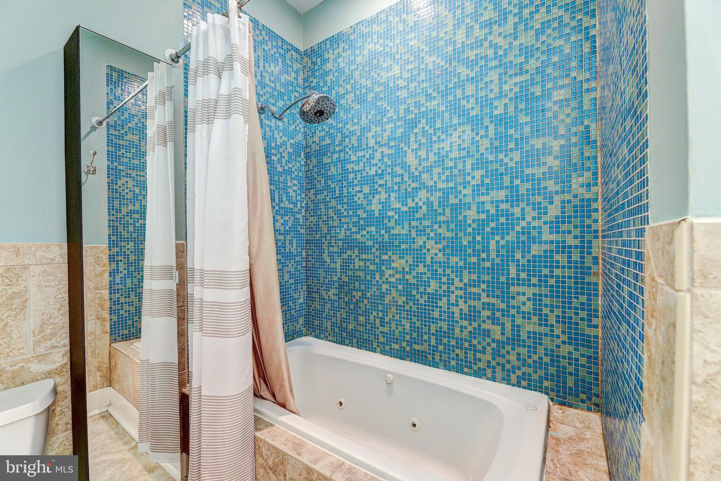 1724 Fleet St Property Photo 21