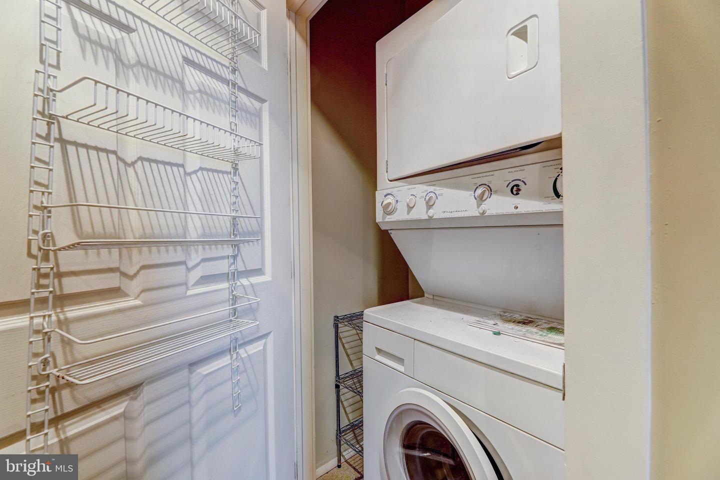 1724 Fleet St Property Photo 22