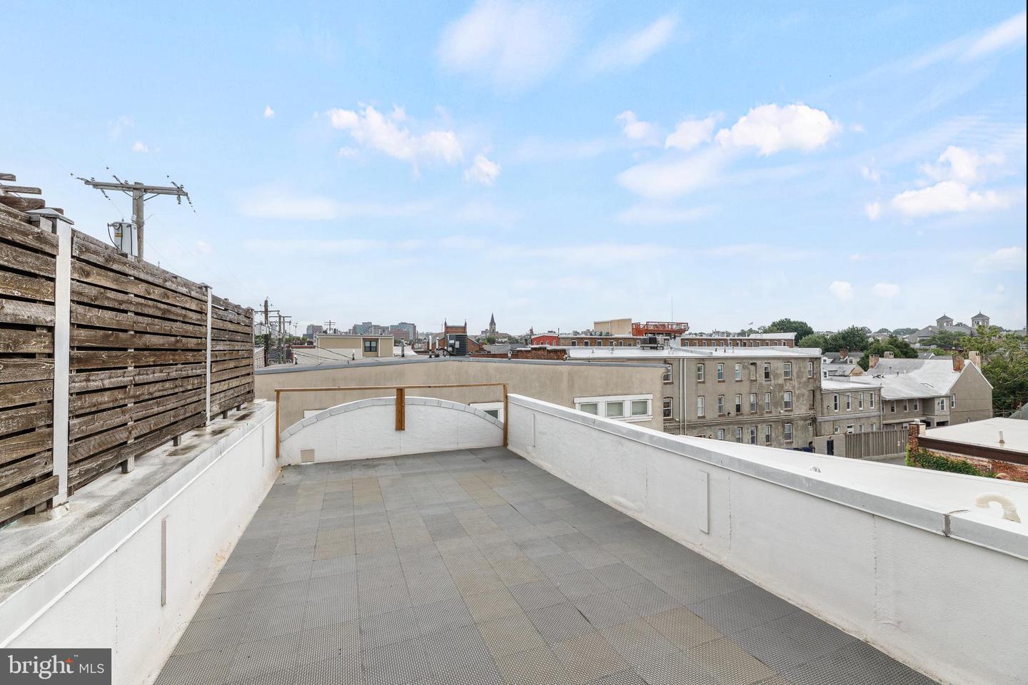 1724 Fleet St Property Photo 24