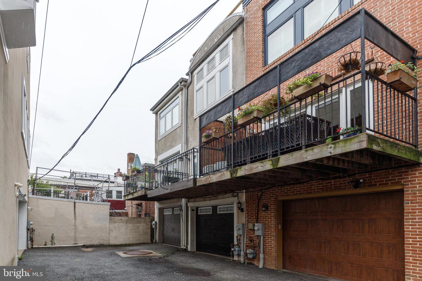 1724 Fleet St Property Photo 27