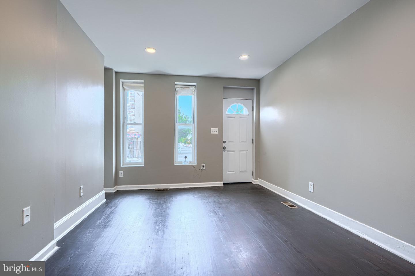1204 W Cross St W Property Photo 5