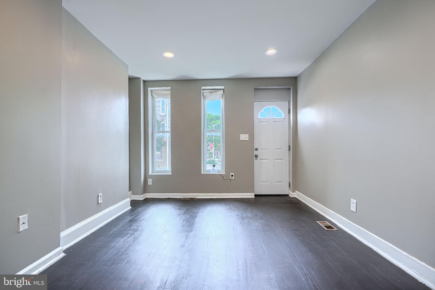1204 W Cross St W Property Photo 6