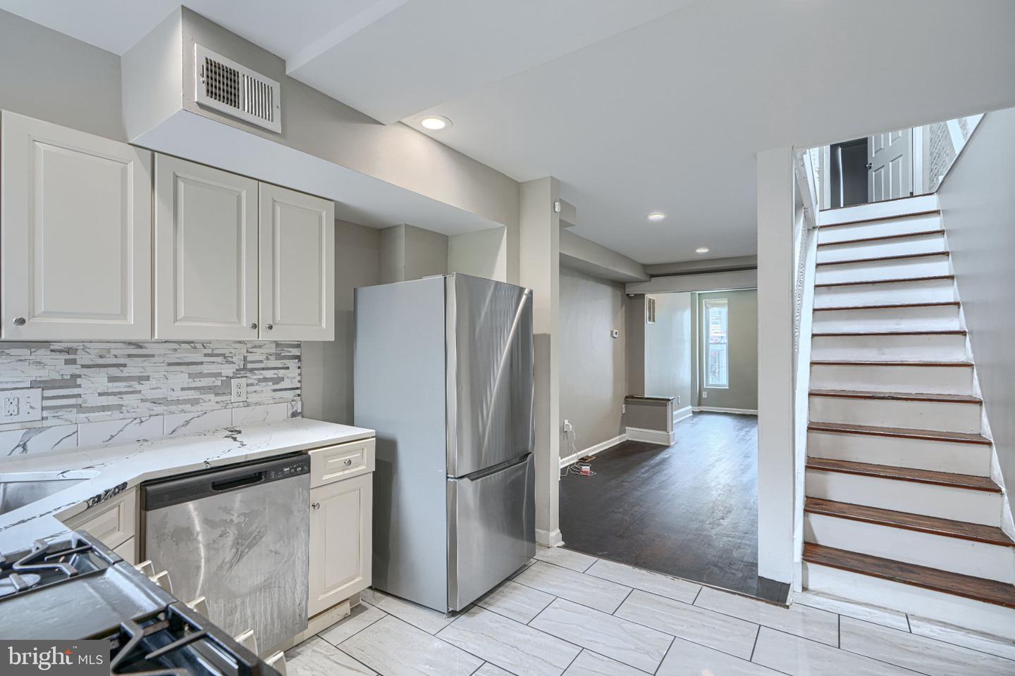 1204 W Cross St W Property Photo 12