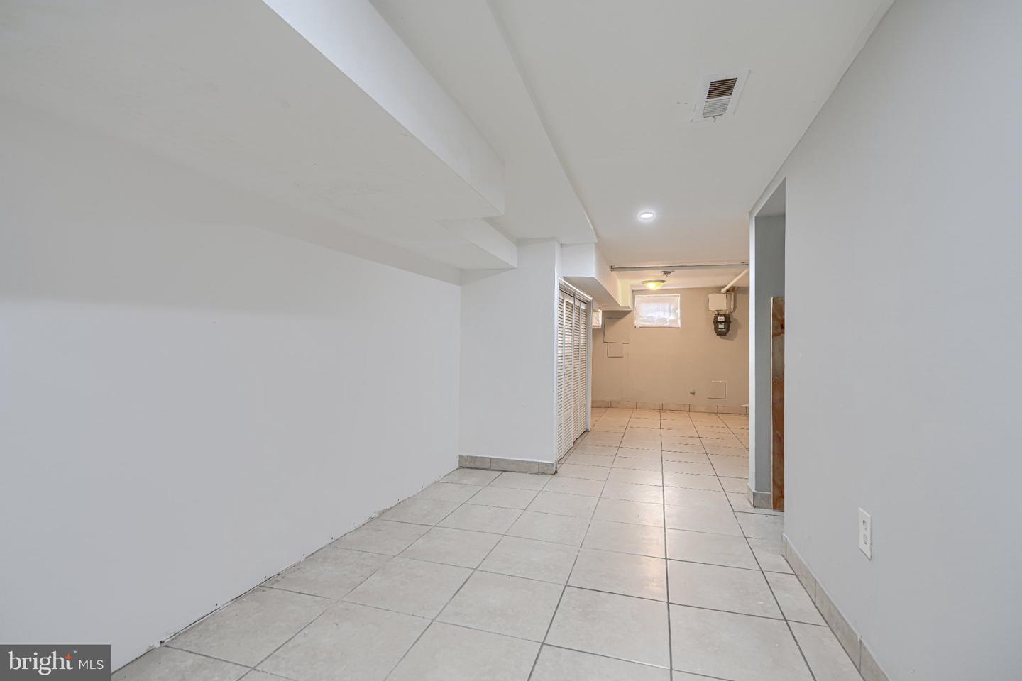1204 W Cross St W Property Photo 22