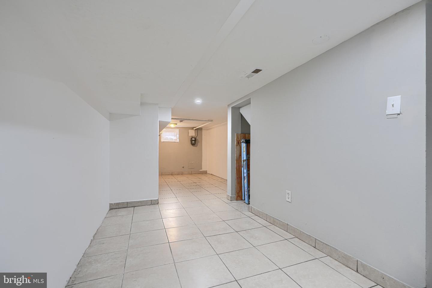 1204 W Cross St W Property Photo 23