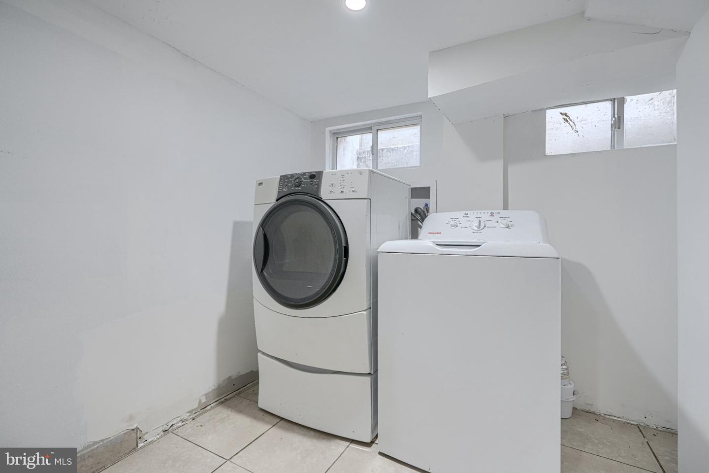 1204 W Cross St W Property Photo 24