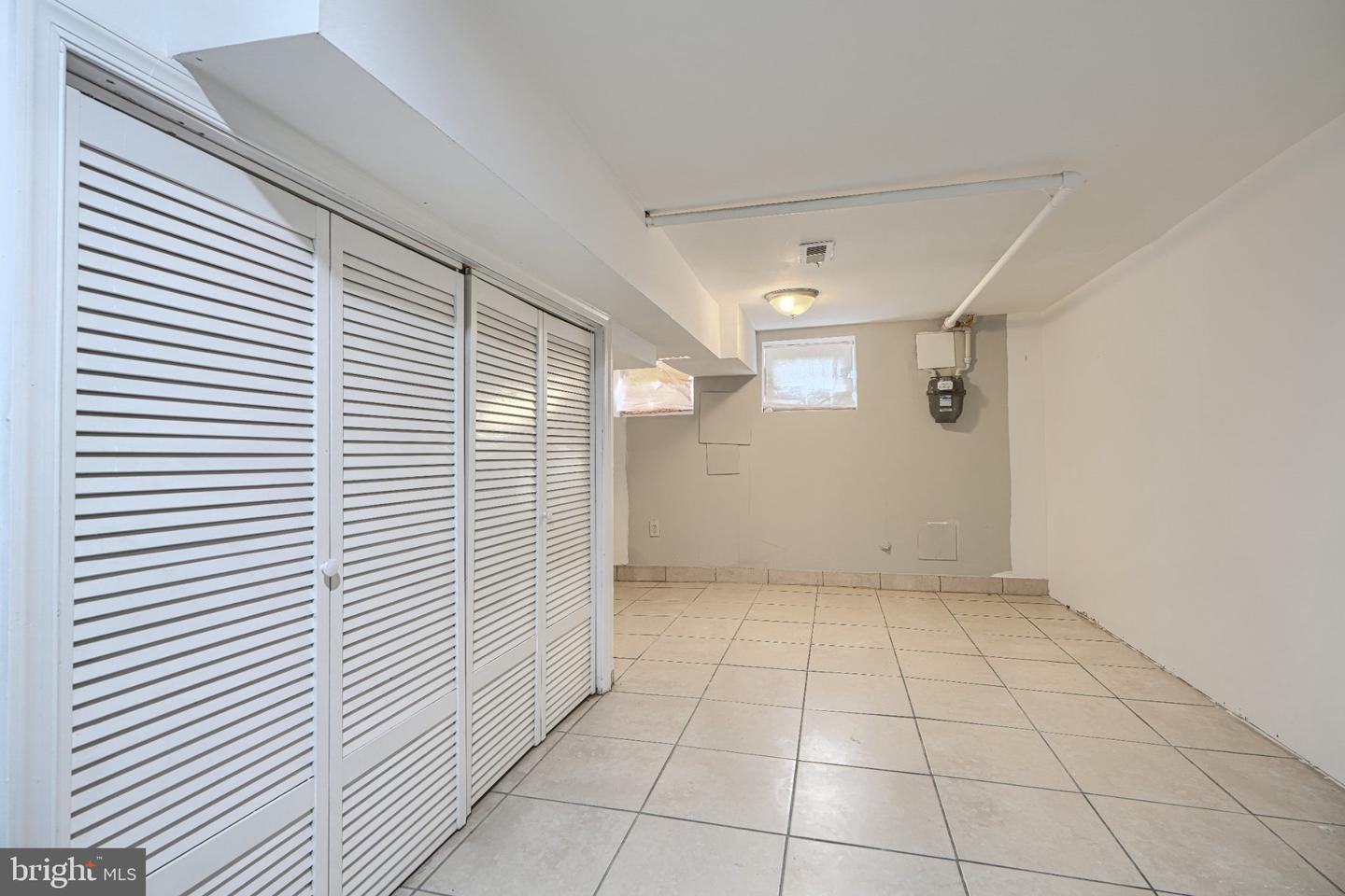 1204 W Cross St W Property Photo 25