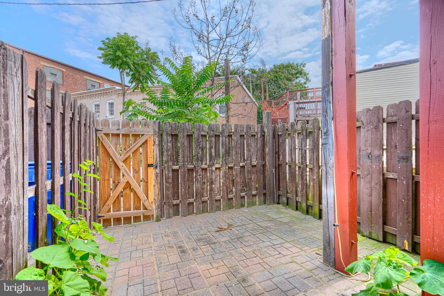 1204 W Cross St W Property Photo 27