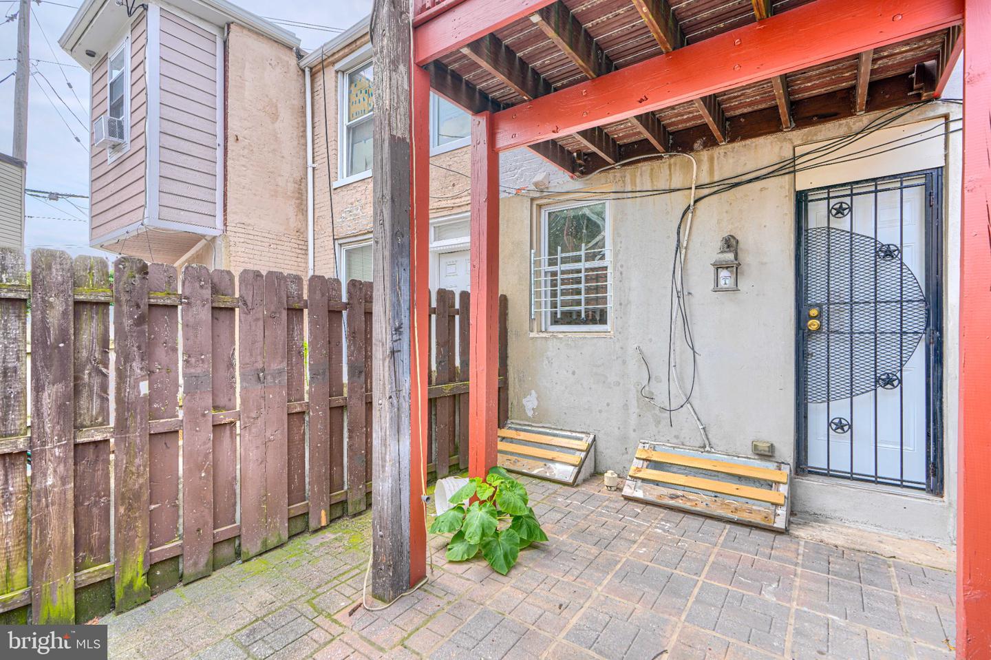 1204 W Cross St W Property Photo 28
