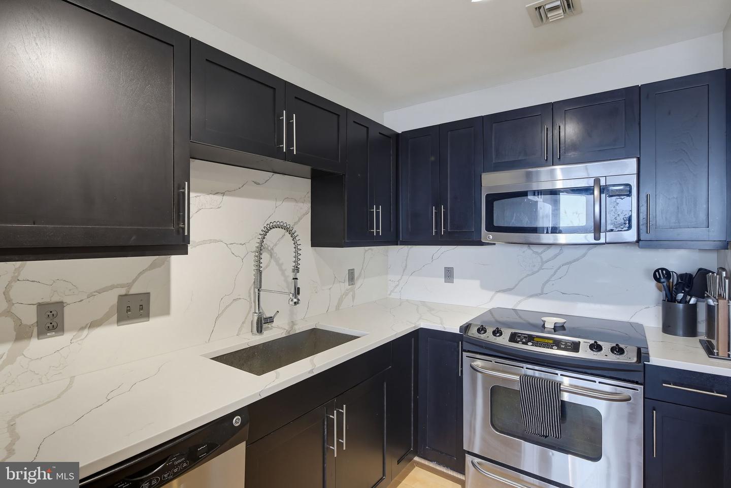 1200 Steuart St #630 Property Photo 3