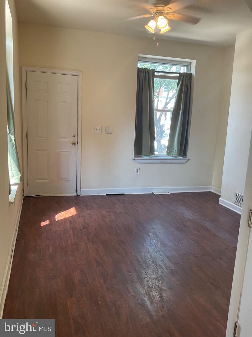 2525 Barclay St Property Photo 2
