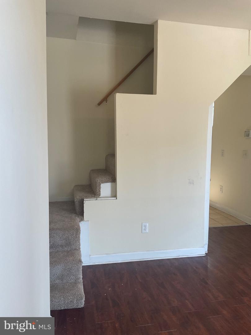 2525 Barclay St Property Photo 3