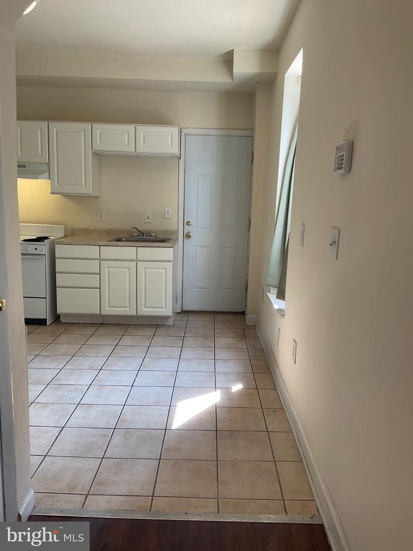 2525 Barclay St Property Photo 4