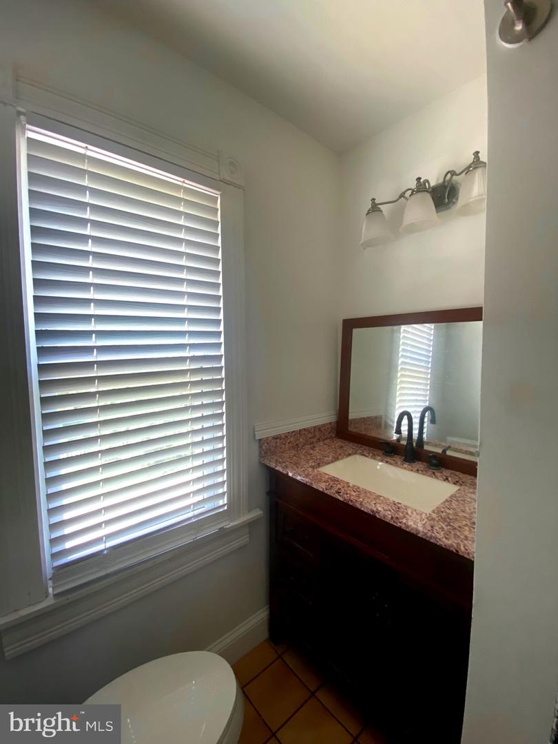 421 E Lake Ave Property Photo 12
