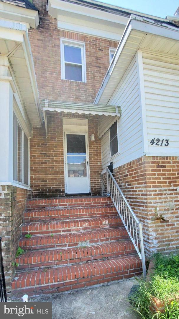 4213 Berger Ave Property Photo 2