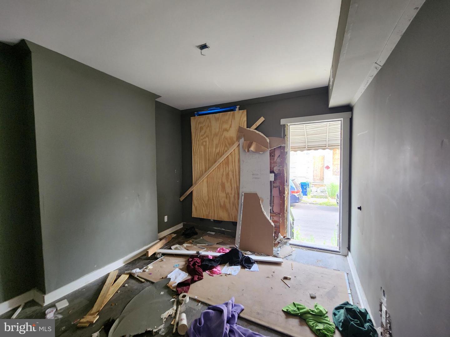 2105 Wilhelm St Property Photo 4