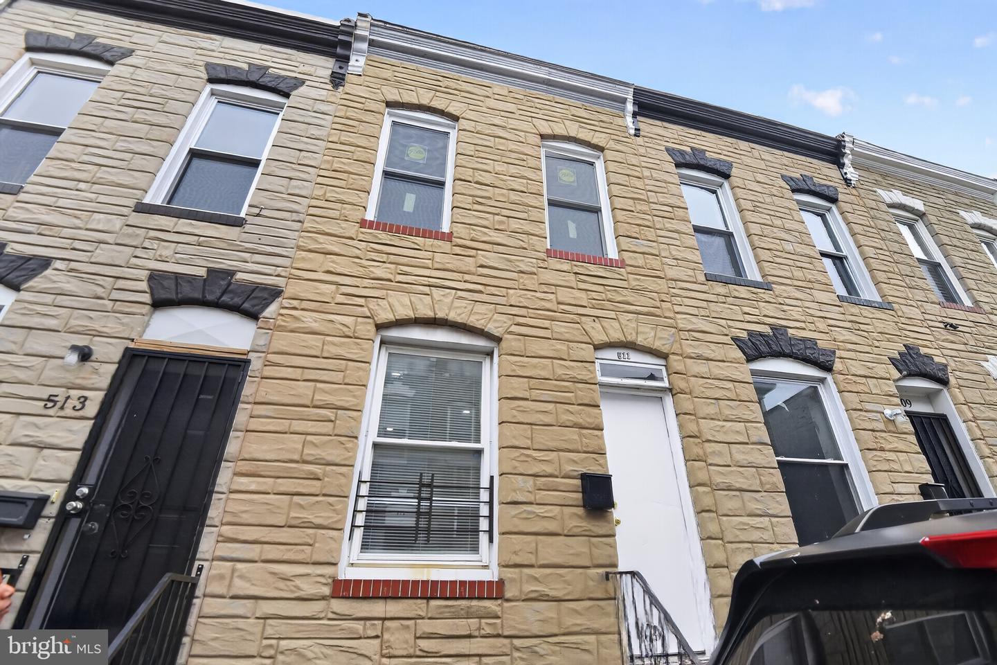 511 N Port St Property Photo 1