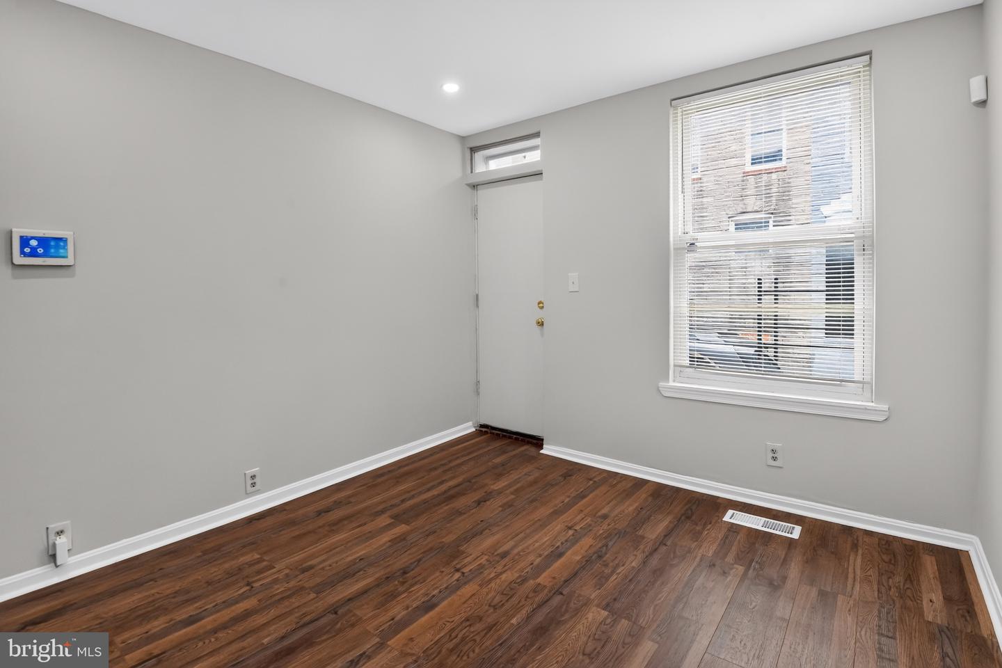 511 N Port St Property Photo 5