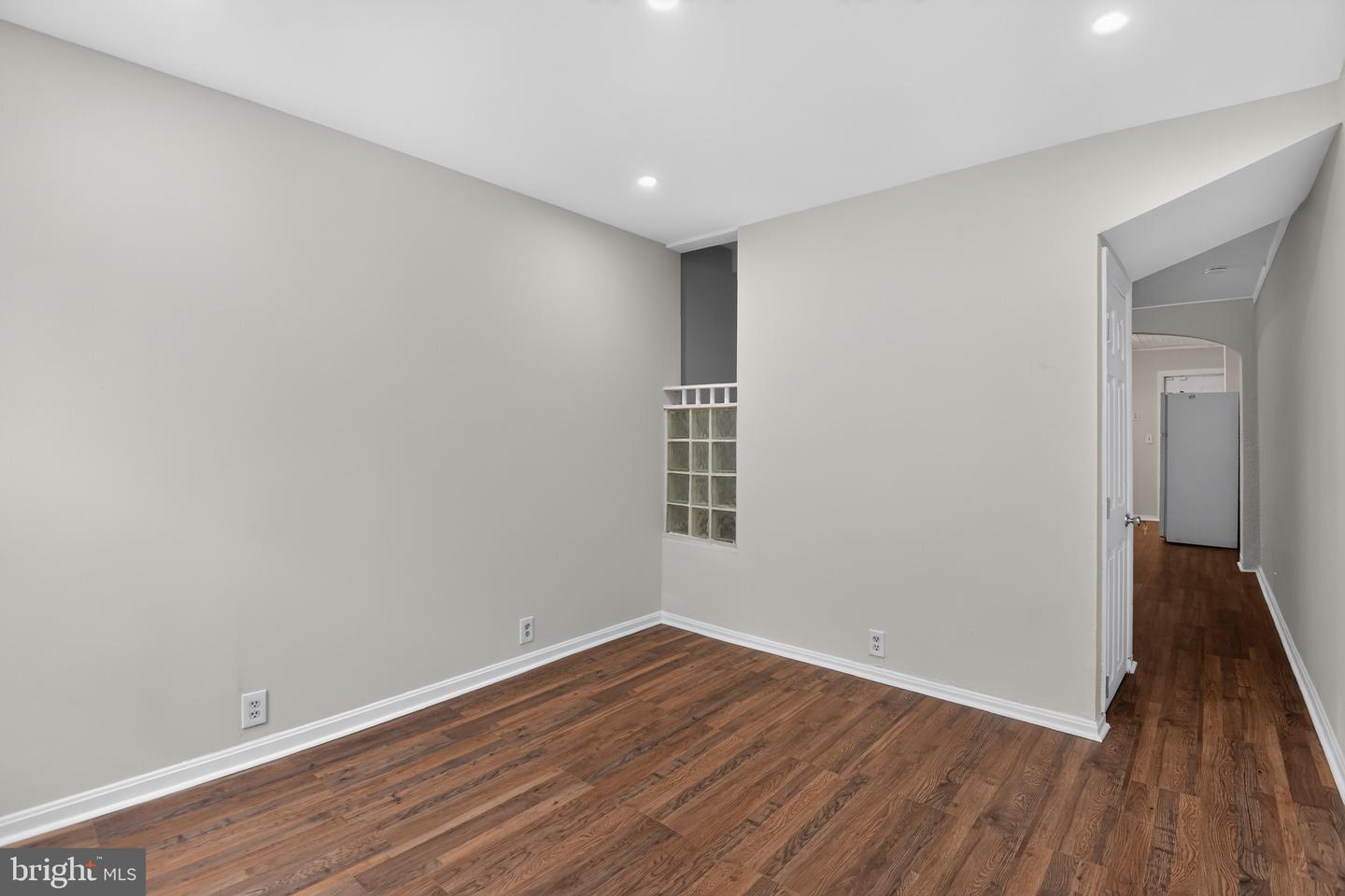 511 N Port St Property Photo 6