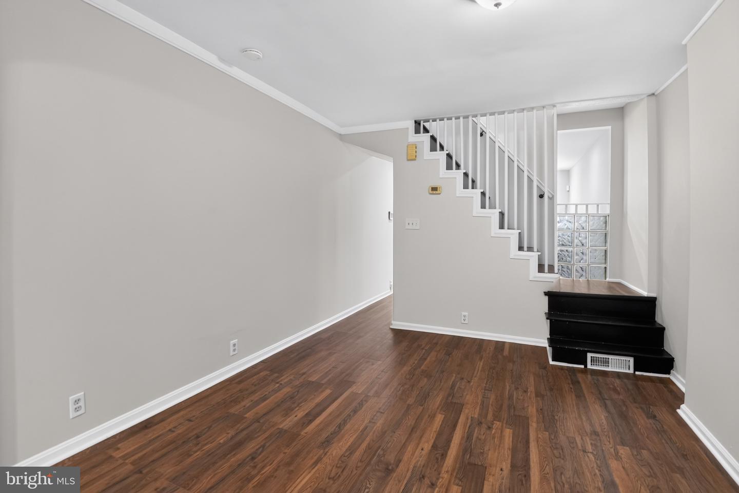 511 N Port St Property Photo 7