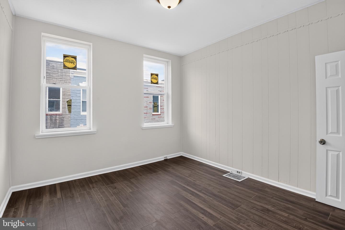 511 N Port St Property Photo 11