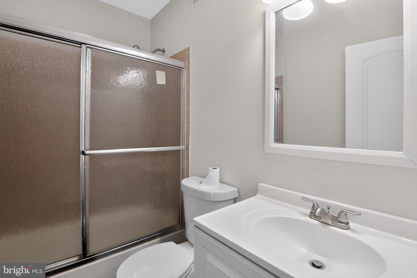 511 N Port St Property Photo 14