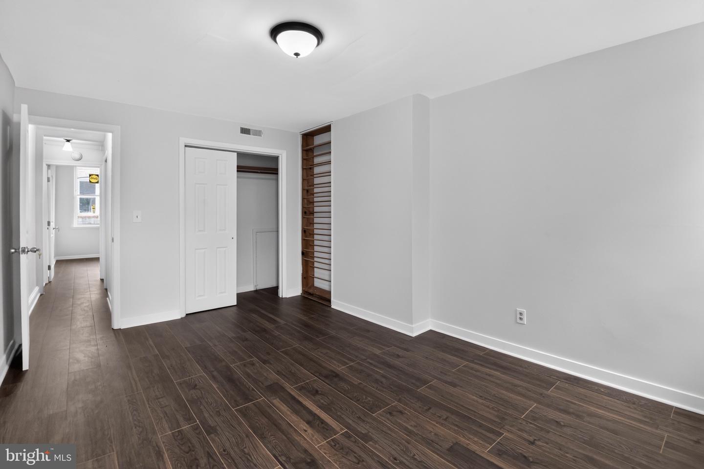 511 N Port St Property Photo 15