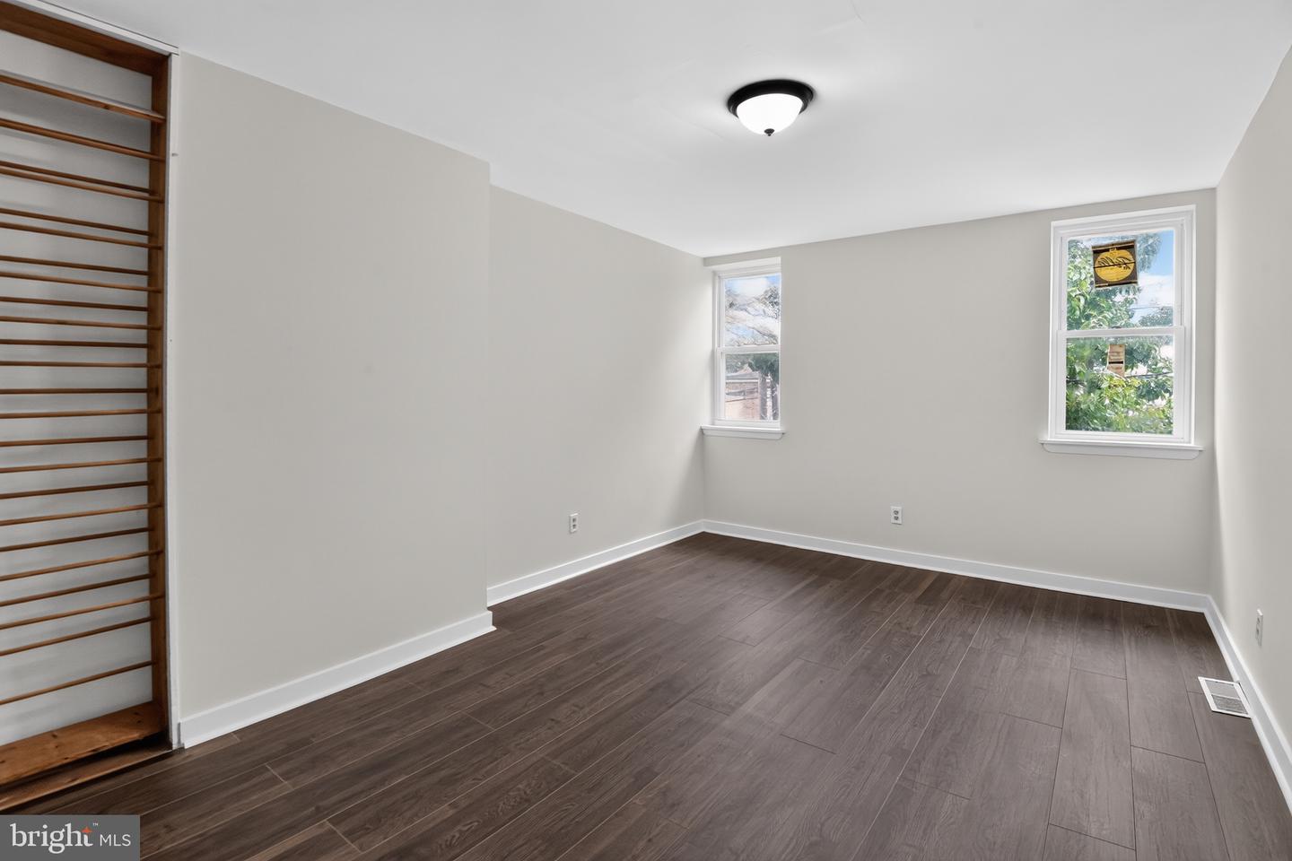 511 N Port St Property Photo 16
