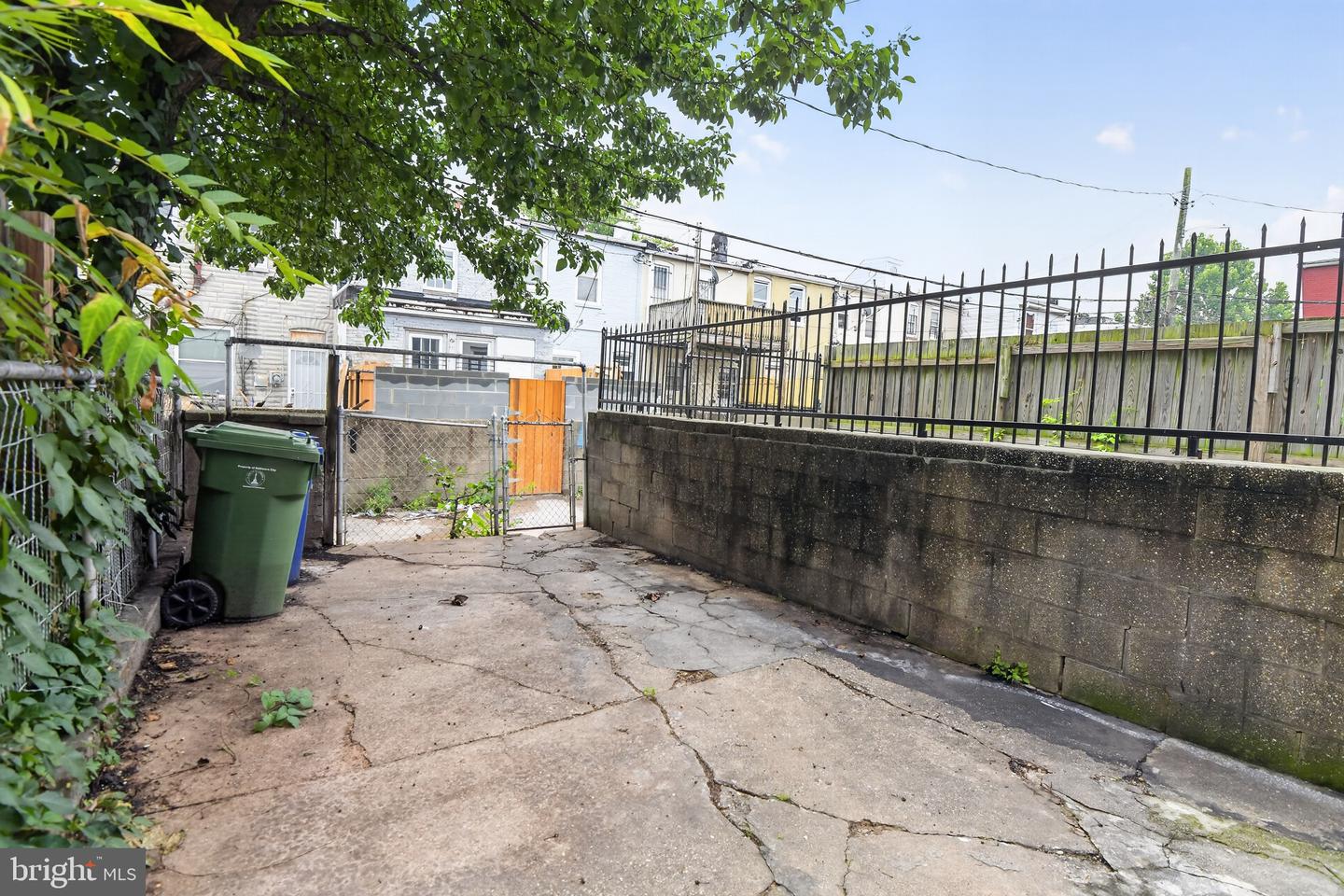 511 N Port St Property Photo 20
