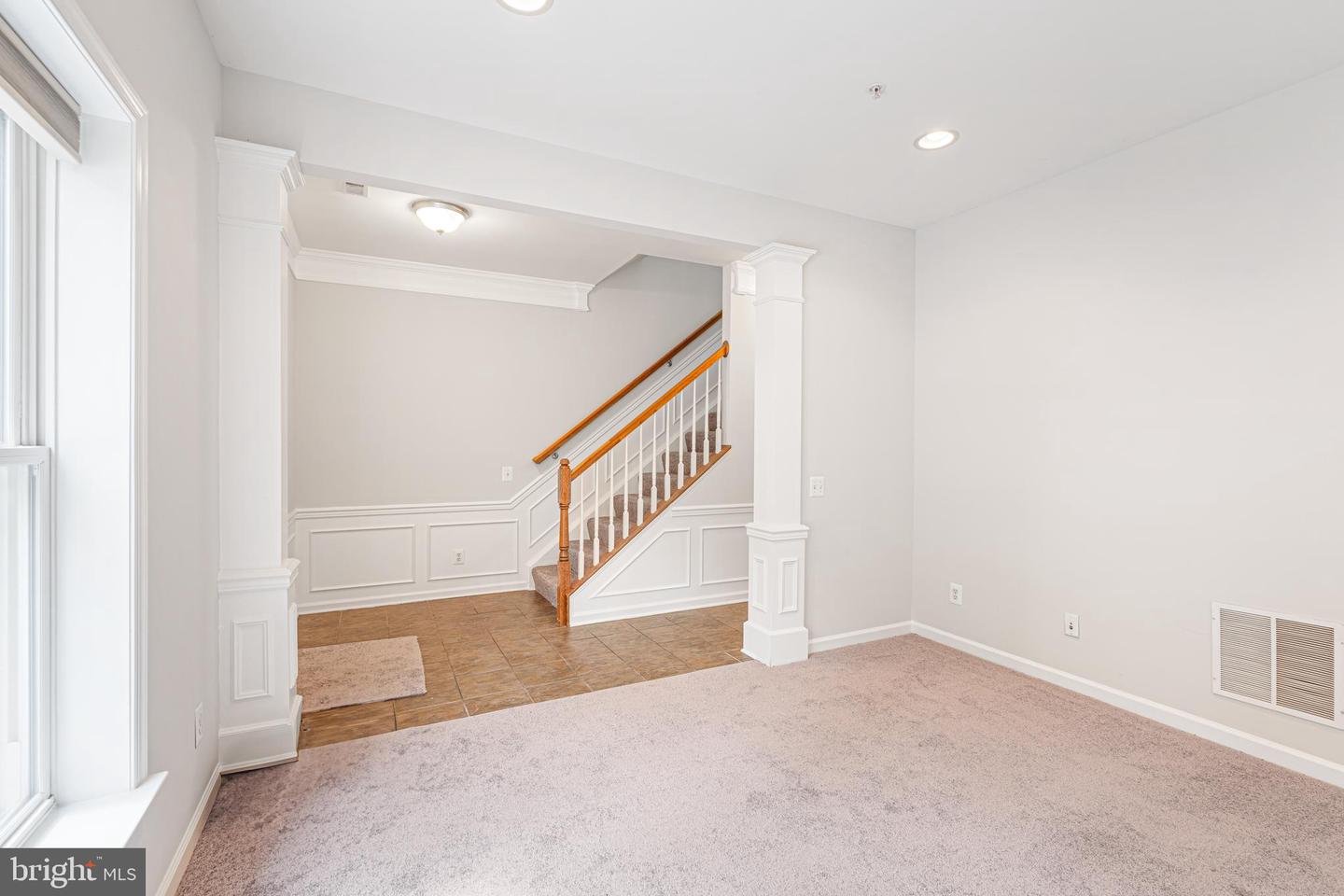 1434 Steuart St Property Photo 5
