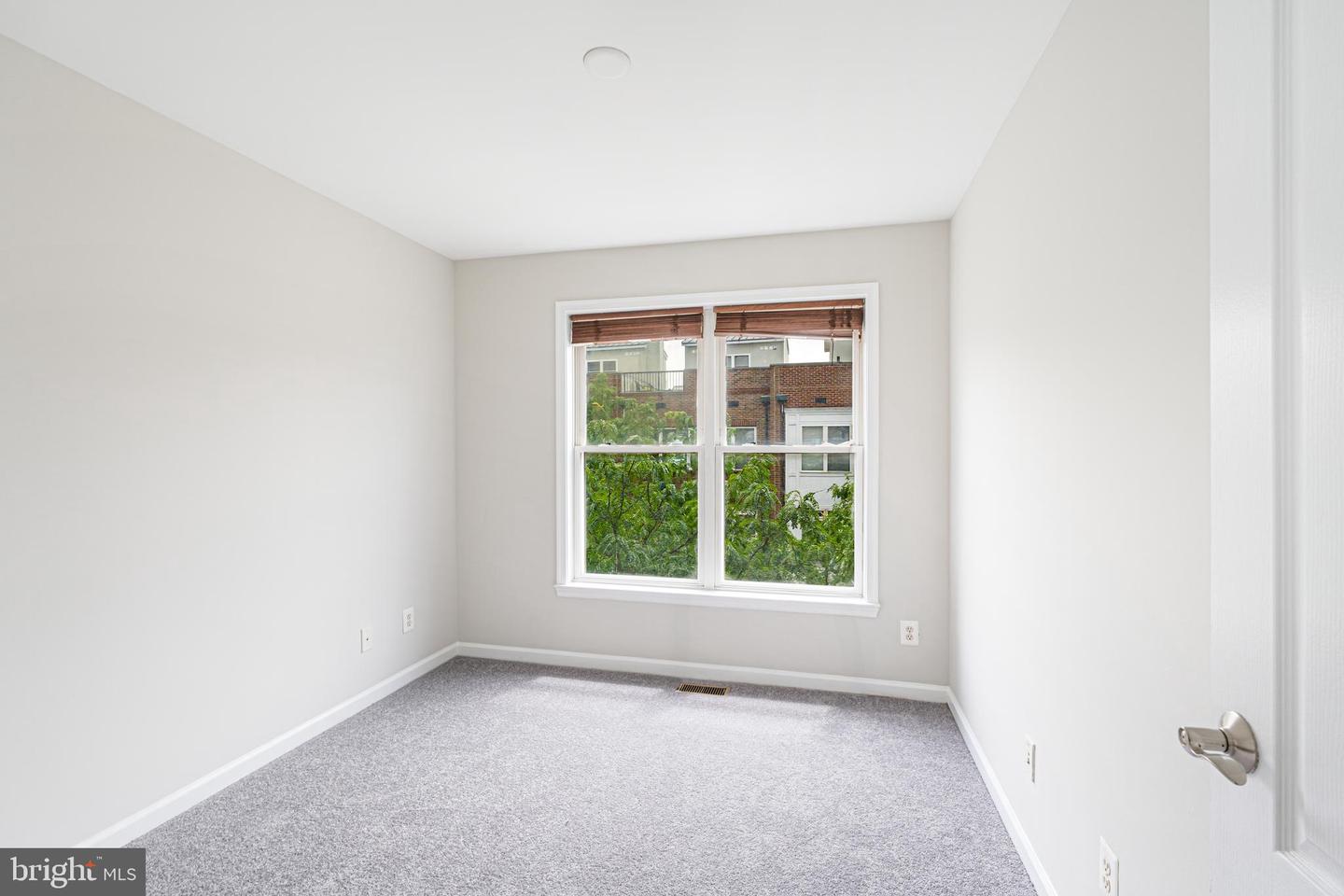 1434 Steuart St Property Photo 18