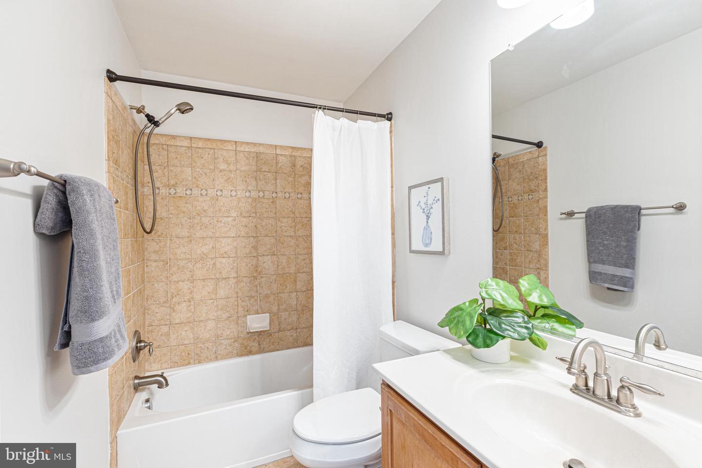 1434 Steuart St Property Photo 20