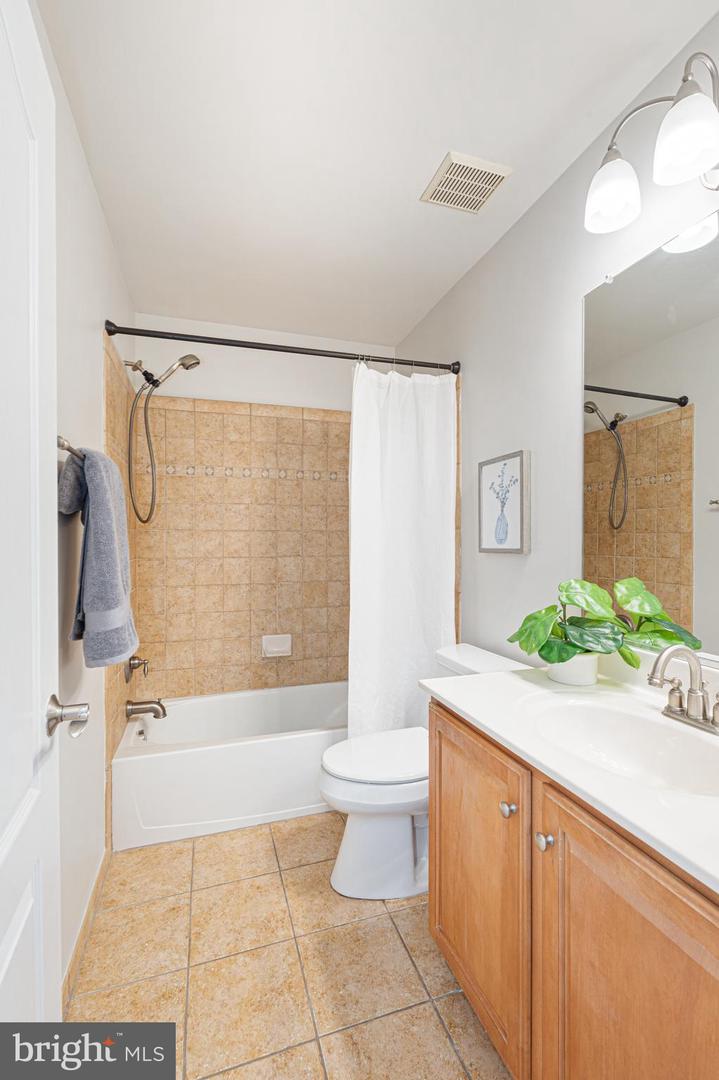 1434 Steuart St Property Photo 21
