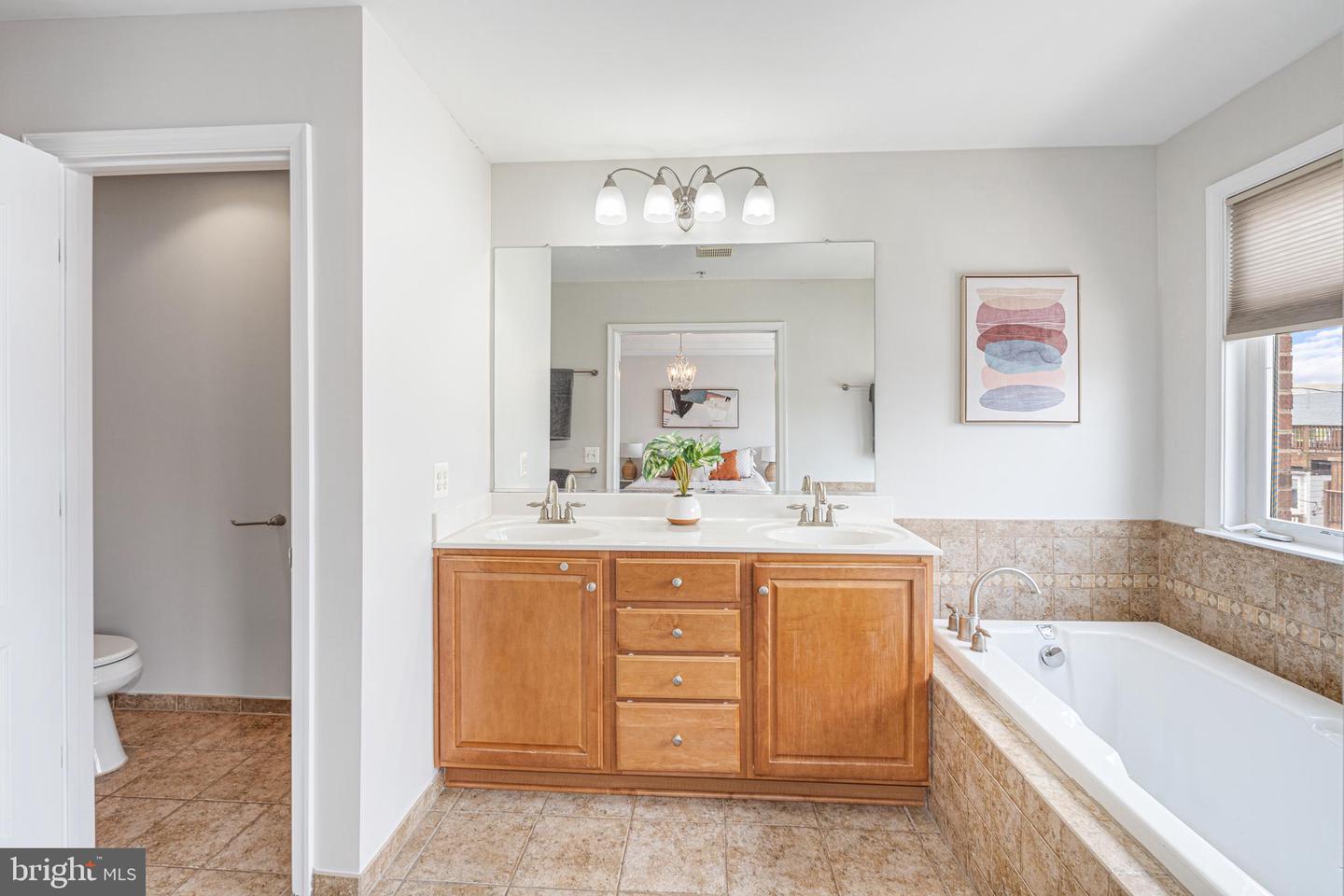 1434 Steuart St Property Photo 24