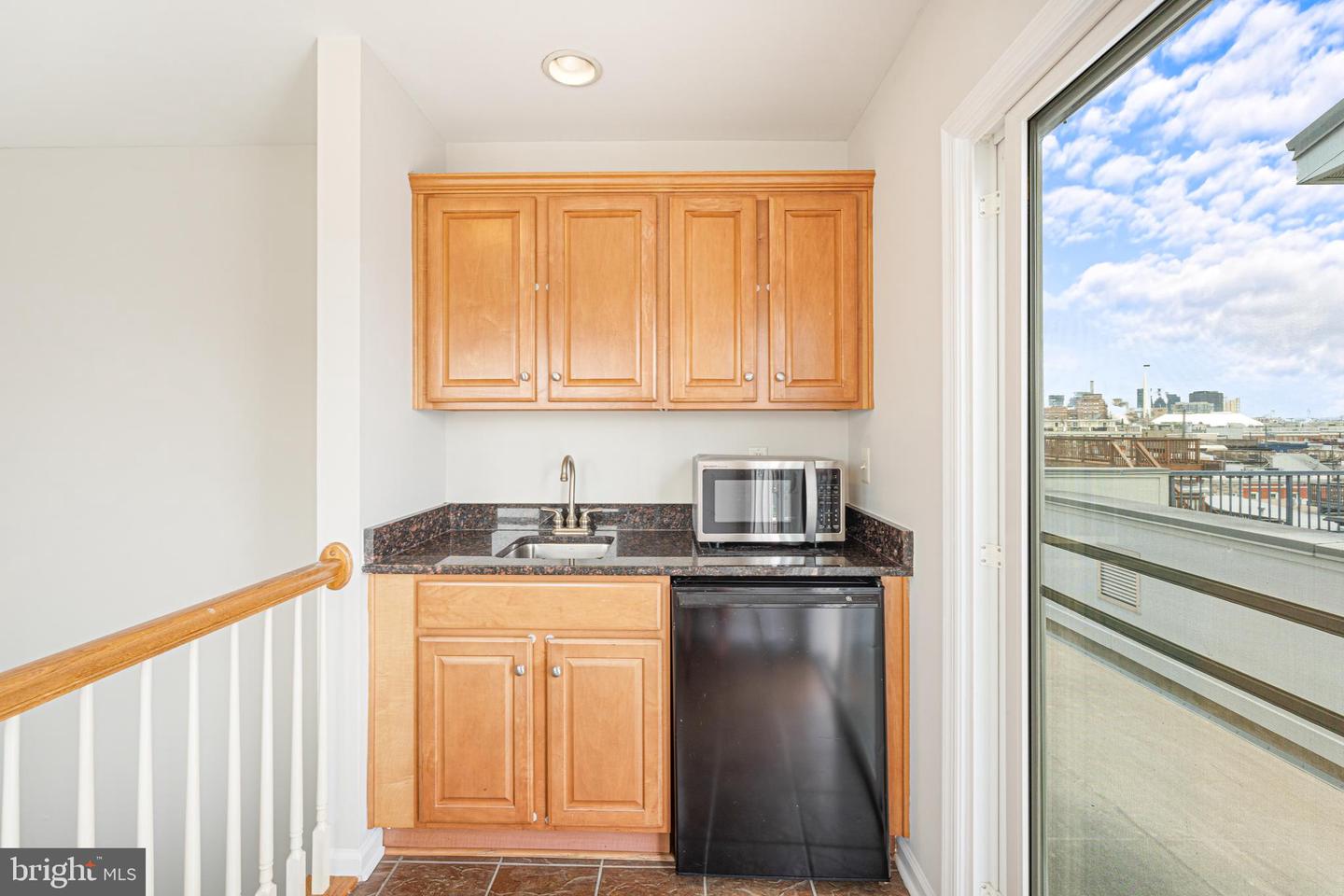 1434 Steuart St Property Photo 27