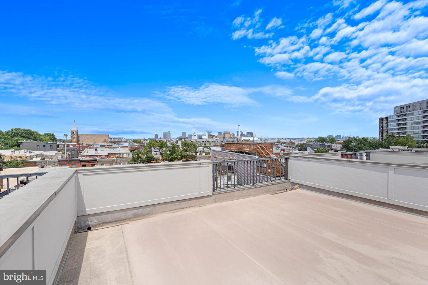 1434 Steuart St Property Photo 29