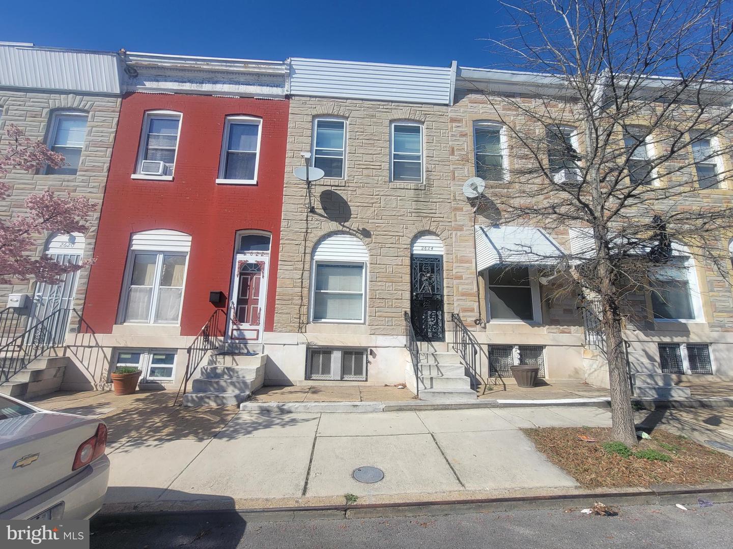 2624 E HOFFMAN ST Property Photo 1