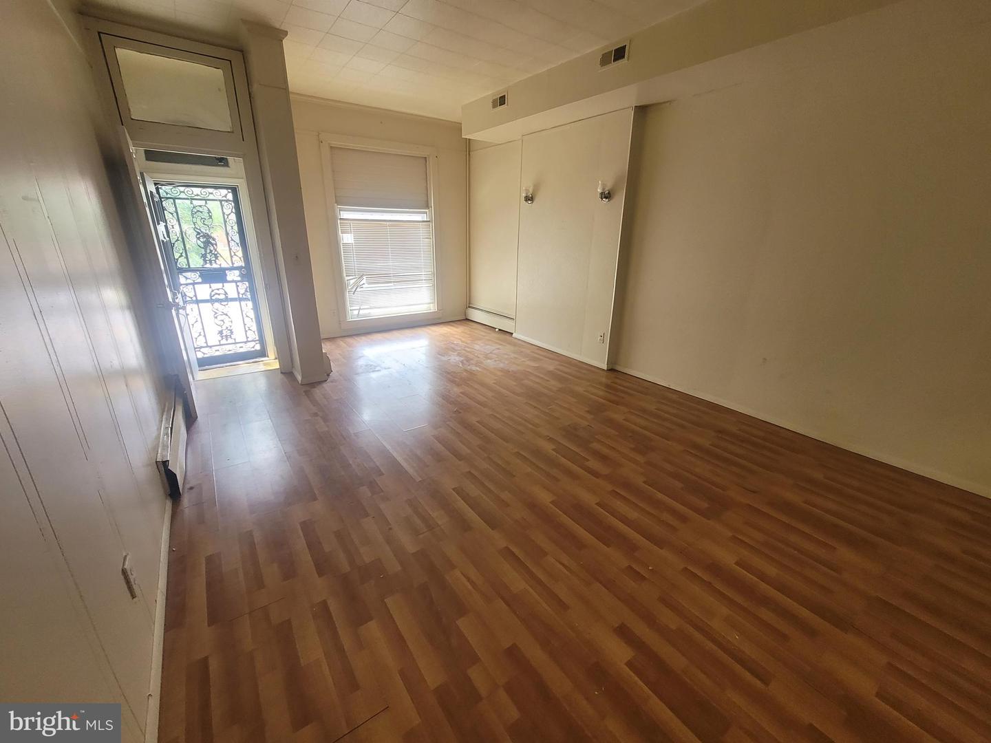 2624 E Hoffman St Property Photo 5