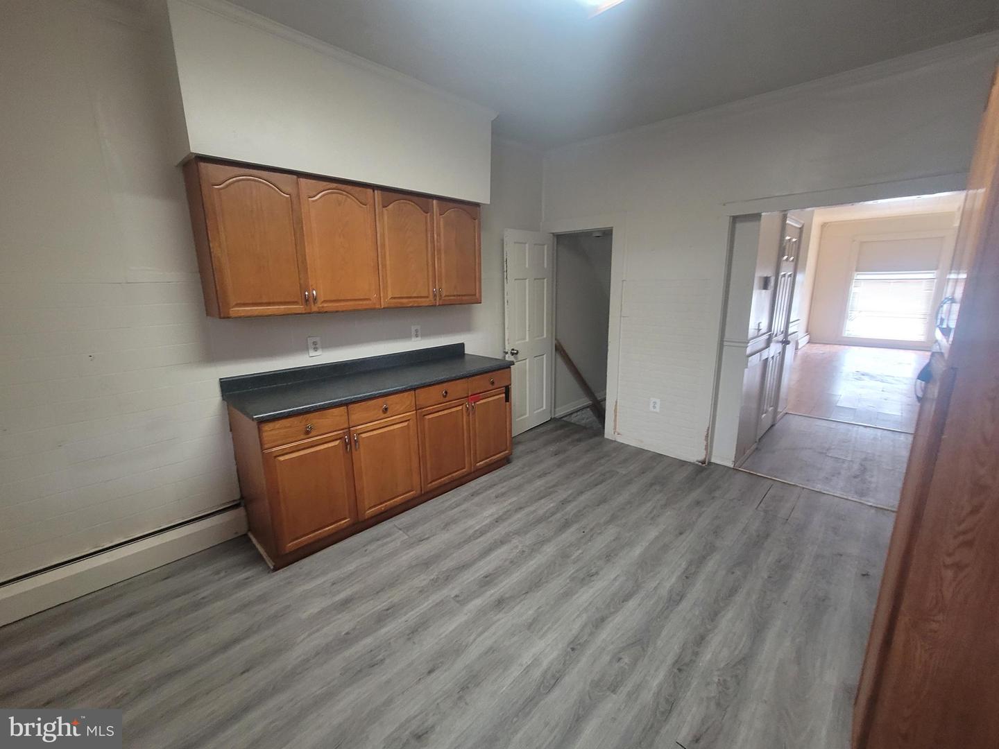 2624 E Hoffman St Property Photo 10