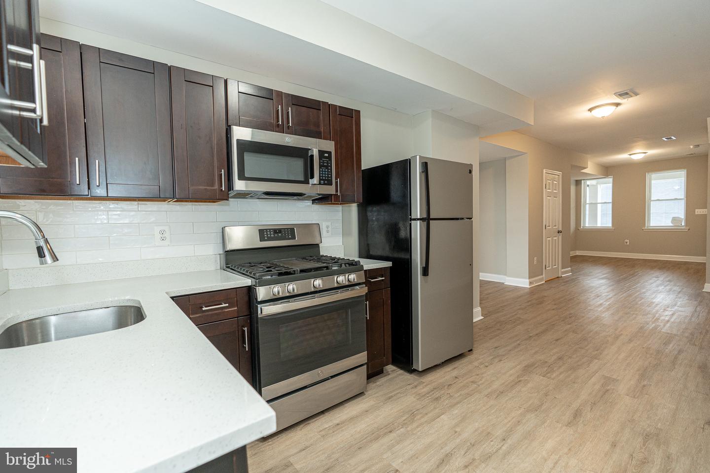 1605 CARSWELL ST Property Photo 1