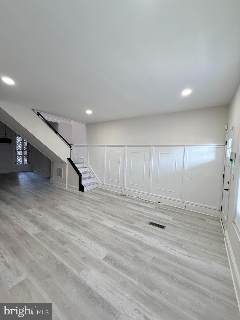 2807 Clifton Ave Property Photo 5