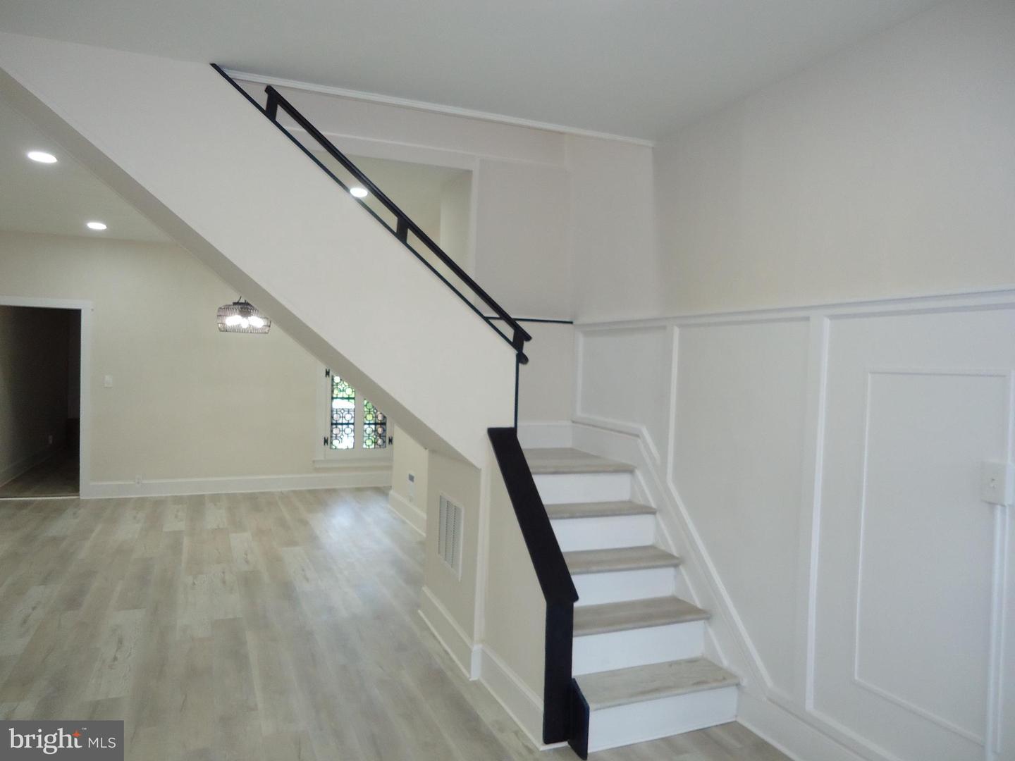 2807 Clifton Ave Property Photo 6