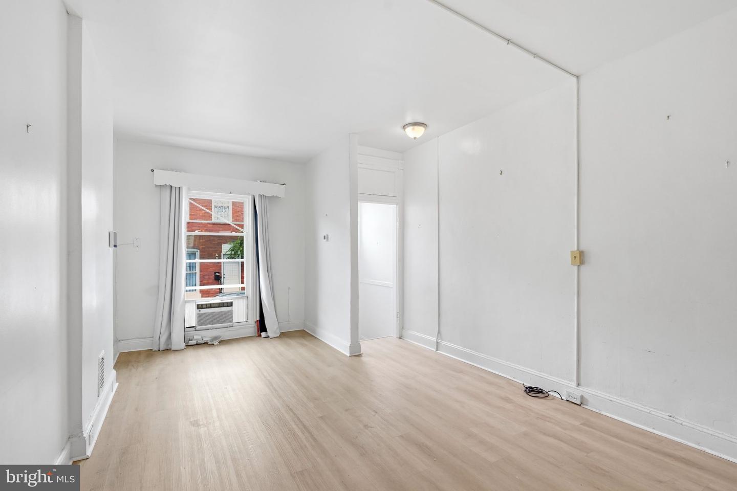 417 N Streeper St Property Photo 5