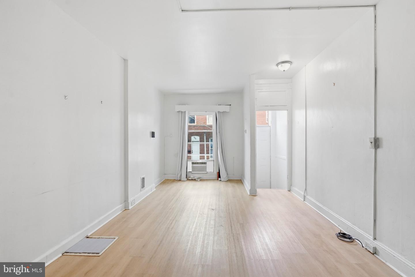 417 N Streeper St Property Photo 6