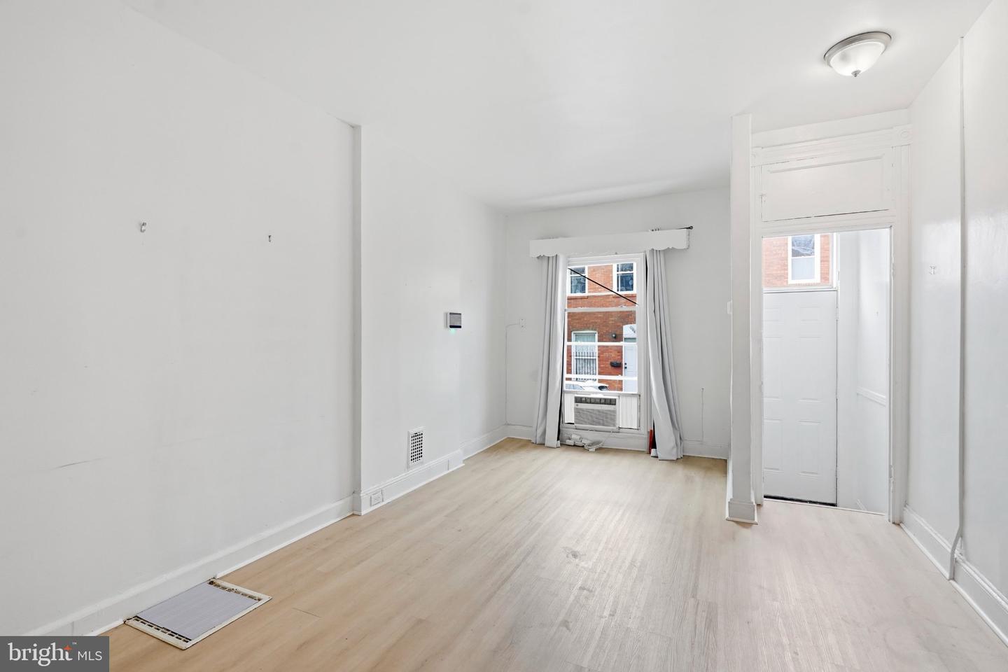 417 N Streeper St Property Photo 7
