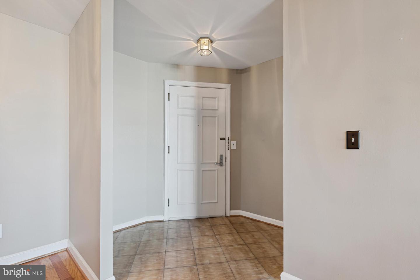 100 Harborview Dr #307 Property Photo 8