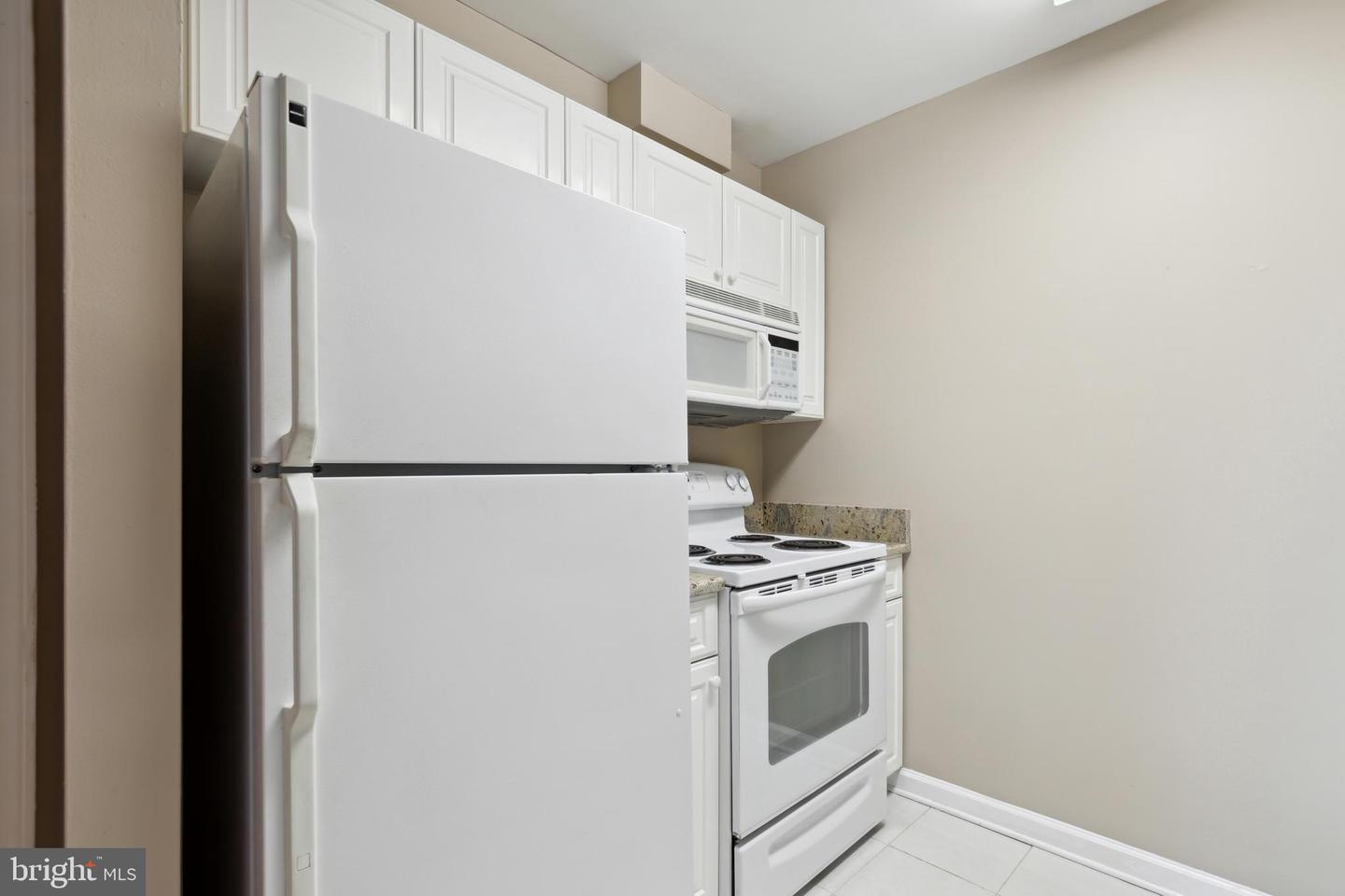 100 Harborview Dr #307 Property Photo 16