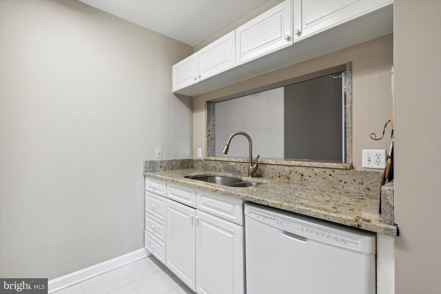 100 Harborview Dr #307 Property Photo 17