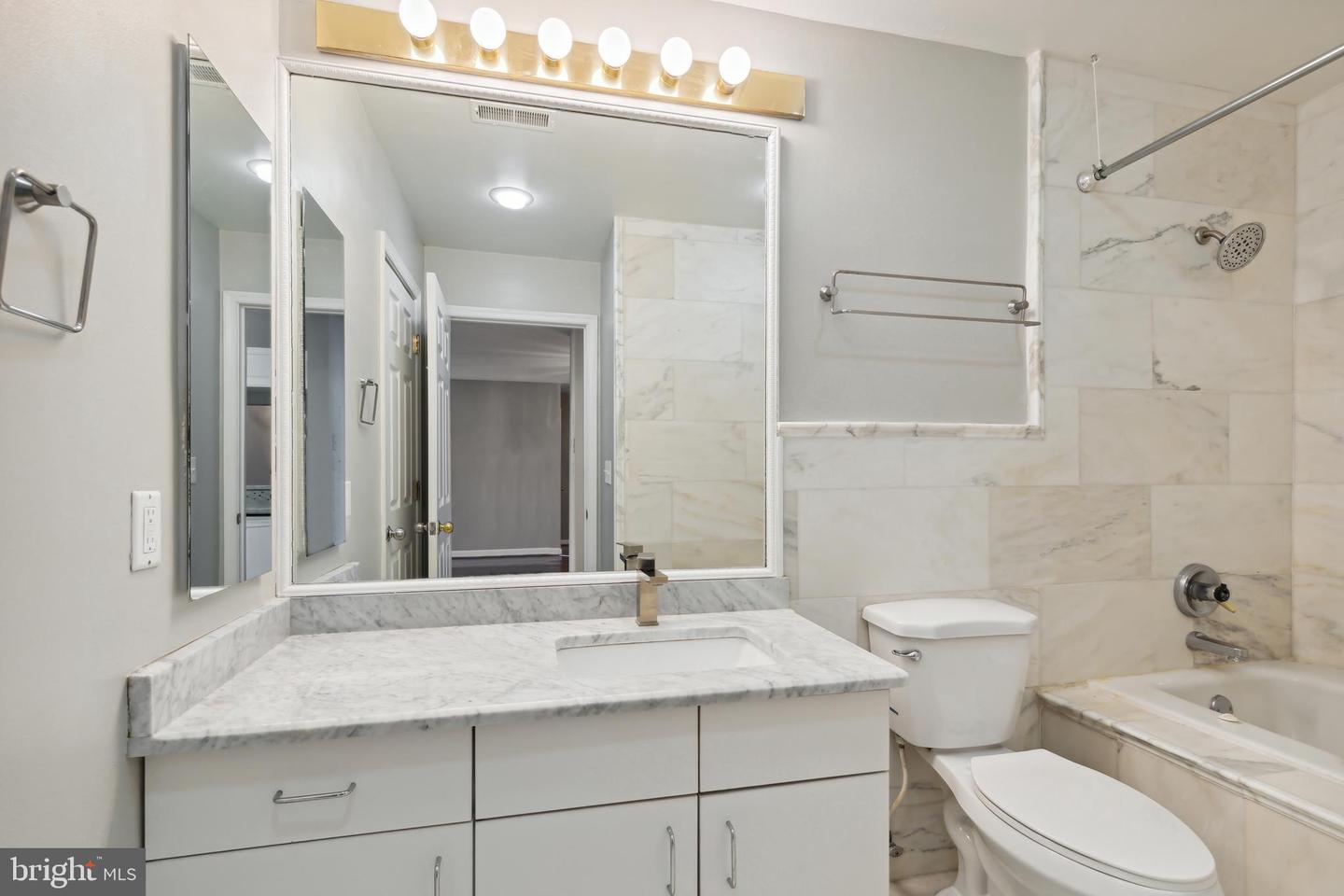100 Harborview Dr #307 Property Photo 21